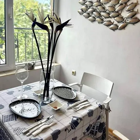 Apartment Beachfront Gem In Center