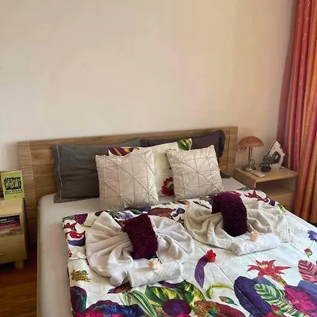Apartment Beachfront Gem In Center